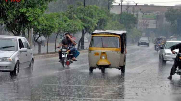 Rain makes weather pleasant in Lahore, surrounding areas