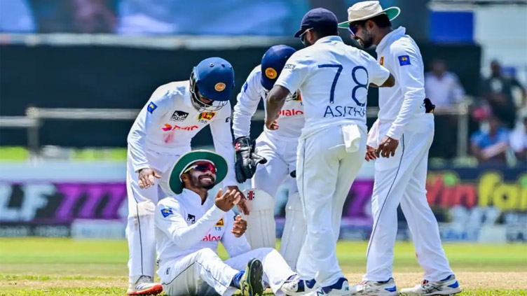 Sri Lanka sniff innings victory after spinners wreck NZ