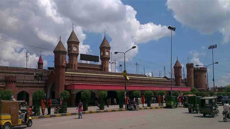 Lahore to experience sunny intervals with clouds today