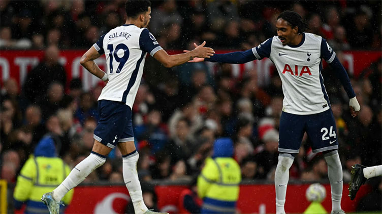 Tottenham beat 10-man Man Utd to up pressure on Ten Hag