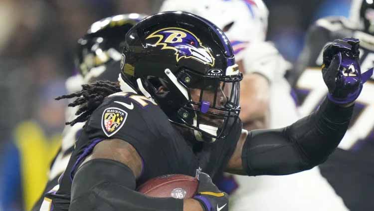 Henry runs for 199 yards and Jackson has 3 TDs as Ravens rout previously unbeaten Bills 35-10