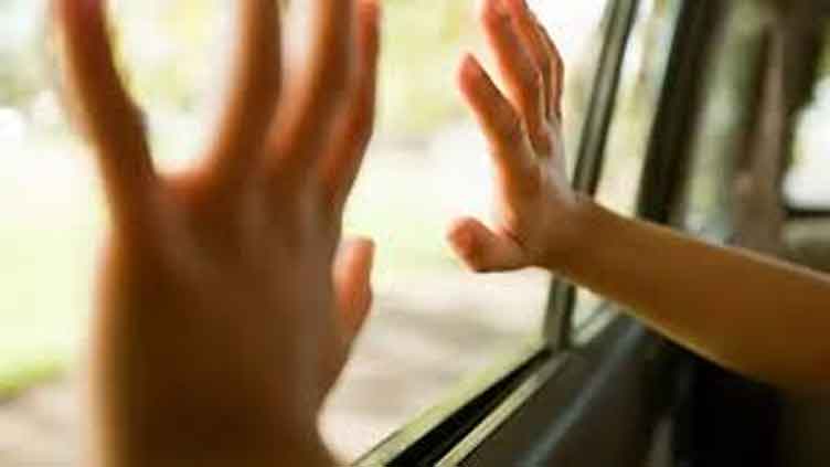 Two infant siblings asphyxiated inside car in Karachi