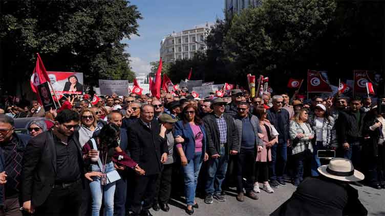 Tunisians protest against president as jailed politicians begin hunger strike