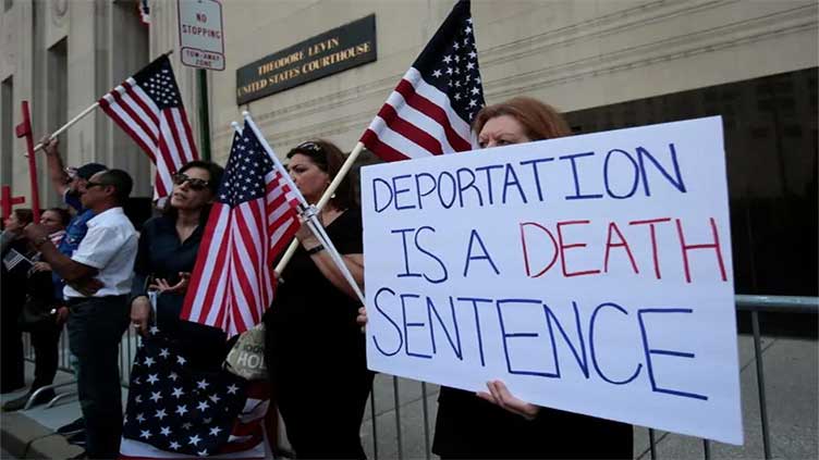 US deports Iraqi man at centre of debate on refugee policy