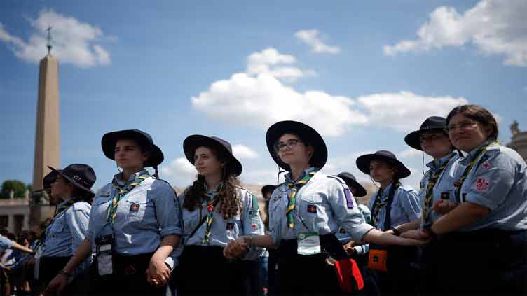 Some 200,000 Catholic youth flock to St. Peter's to mourn Pope Francis
