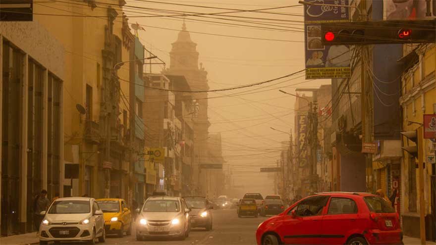 Sand and dust storm sweeps across southern Peru