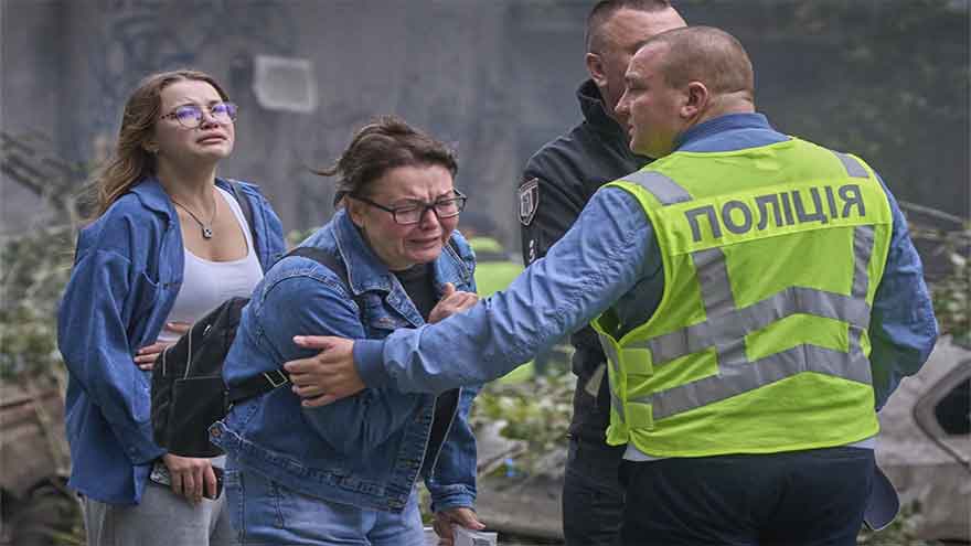  Kyiv mourns after deadliest attack in a year kills 31 people in Ukraine, including 5 children