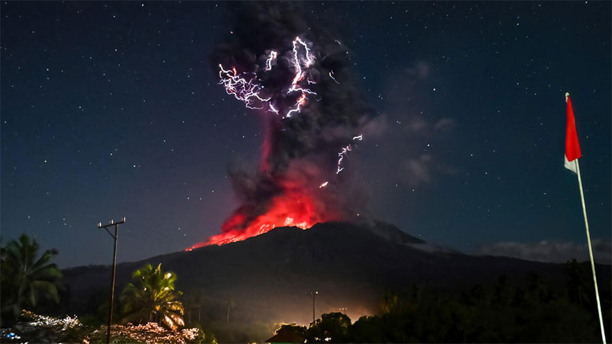 Indonesia volcano belches six-mile ash tower