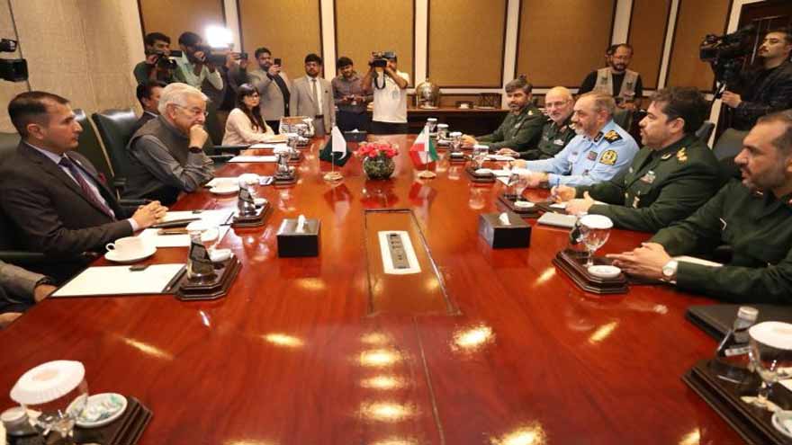 Pakistan, Iran vow to strengthen defence ties