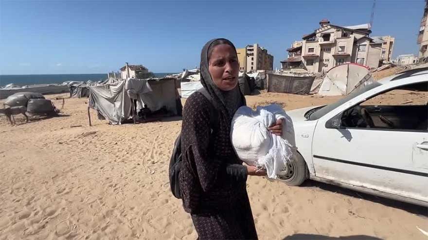 Dunya News Palestinian mother recounts struggle to get food aid to four hungry children