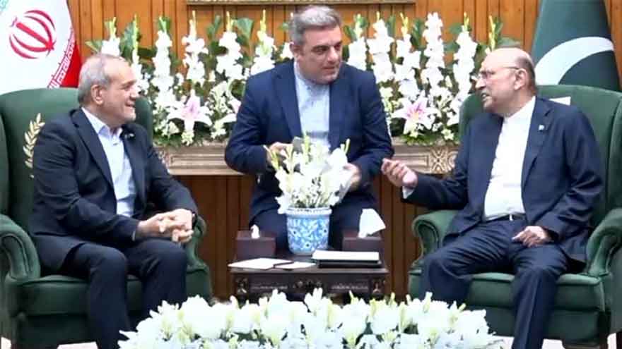 President Zardari meets Iranian counterpart, pledges to further strengthen bilateral ties