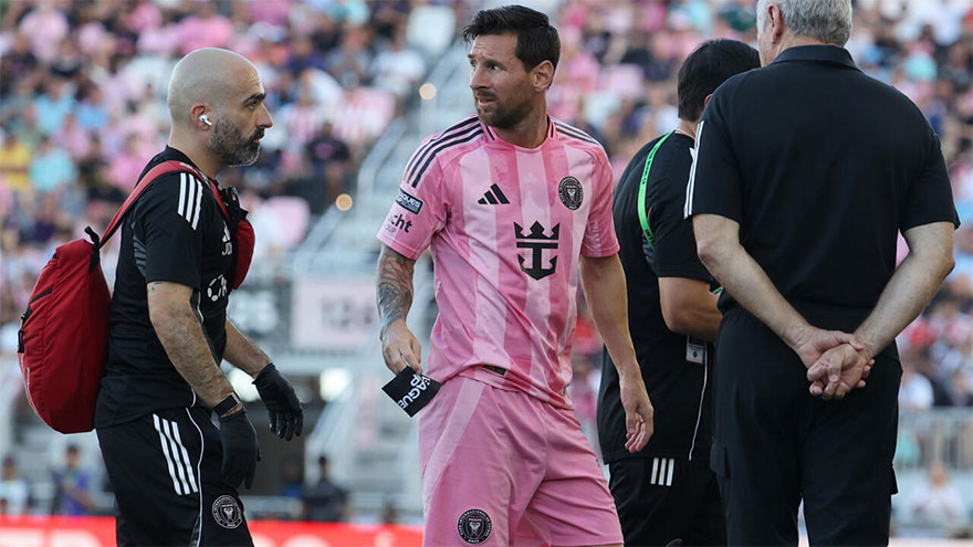 Messi out indefinitely with 'minor muscle injury': club