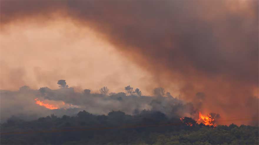 Wildfire in southern France kills one, progressing 'quickly'