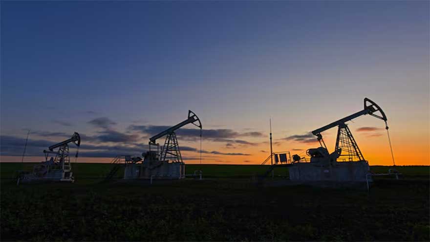 Oil rebounds on Trump threats on Russian crude buyers