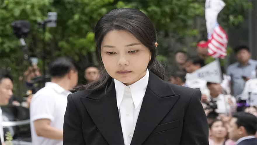 Dunya News Wife of South Korea's ousted ex-President Yoon appears for questioning over corruption allegations