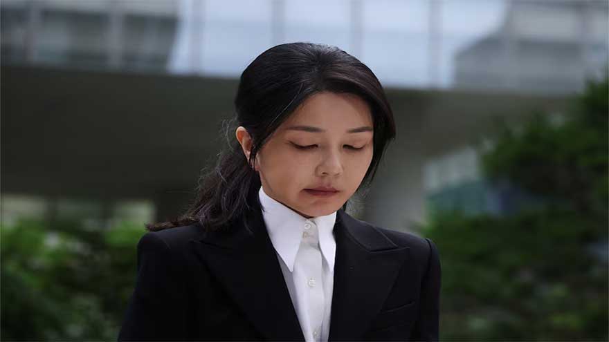 South Korea special prosecutor seeks detention warrant for ex-first lady