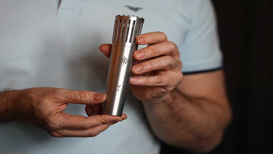 The American musician sending microphones from Russia to the world