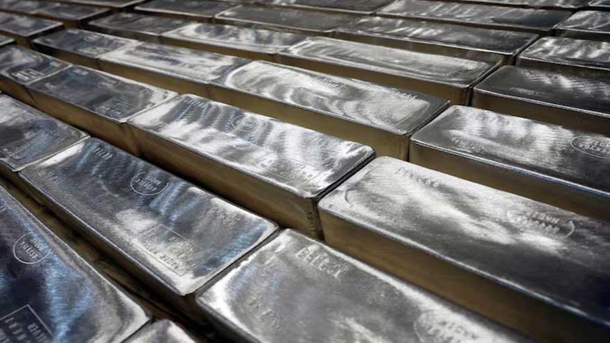 HSBC raises silver price outlook on gold strength, geopolitical risks