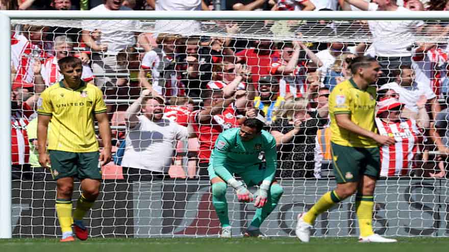 Southampton late show spoils Wrexham's dream return