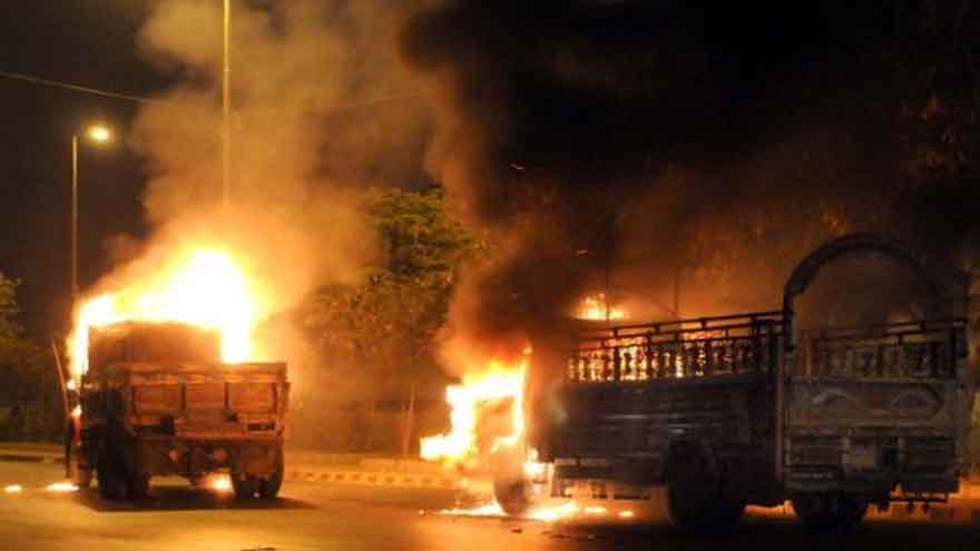 Seven dumpers set on fire after brother, sister killed in Karachi accident