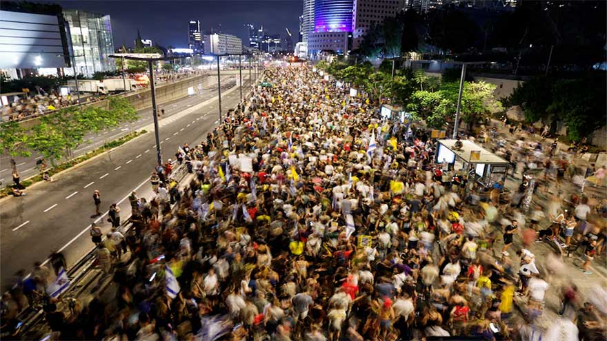 Thousands rally in Tel Aviv against Netanyahu's new Gaza plan