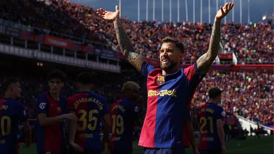 Al-Nassr signs Martinez after he leaves Barcelona