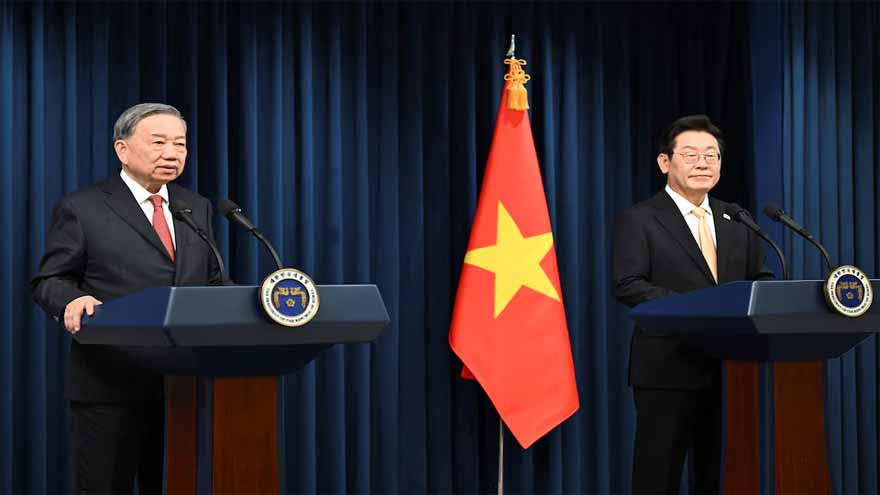 South Korea, Vietnam leaders pledge closer ties as US tariffs shake up trade