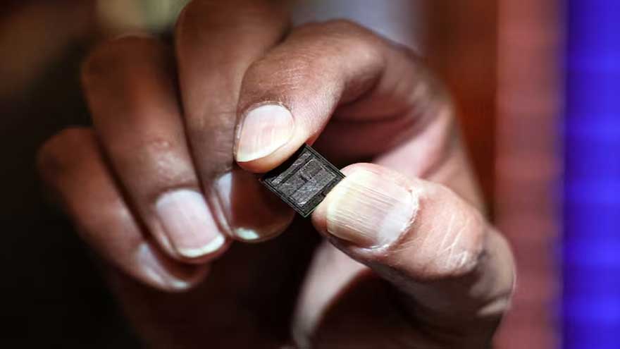 Micron raises forecasts as AI boosts memory chip demand
