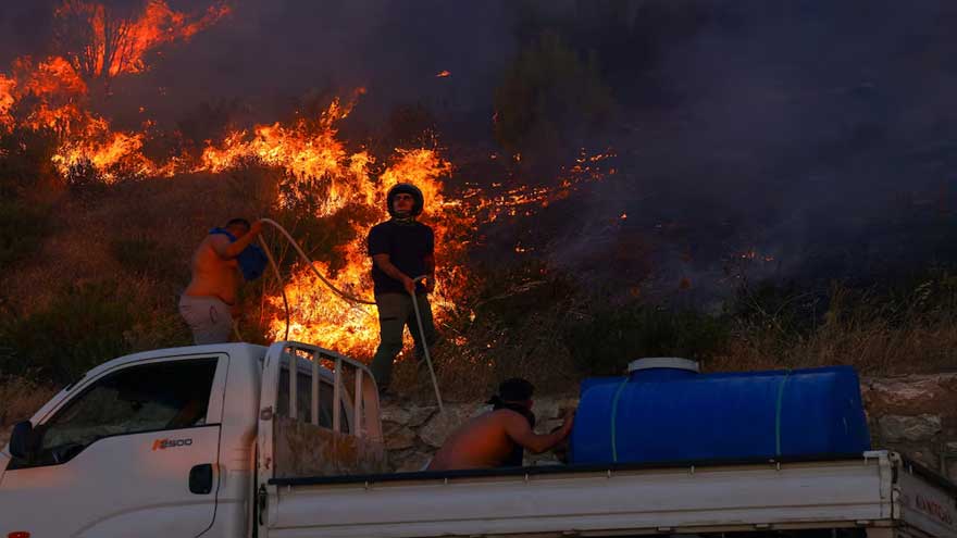 Hundreds evacuated in northwestern Turkey as authorities fight wildfires