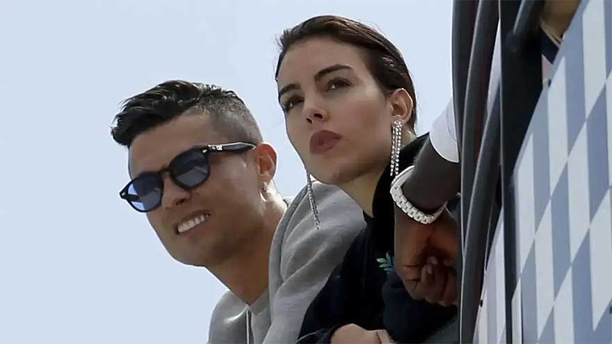 Ronaldo, model Rodríguez announce their engagement