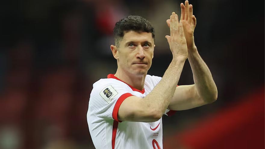 Poland manager says Lewandowski wants to return to national team