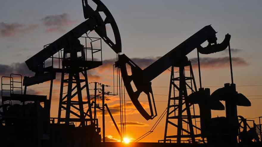 Oil prices little changed as industry report points to slowing US demand