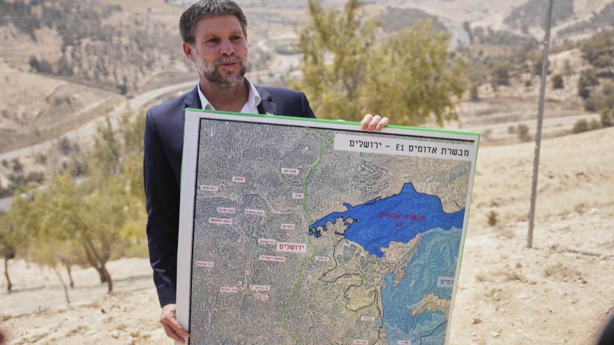 Israel announces settlement plan to 'bury' idea of Palestinian state