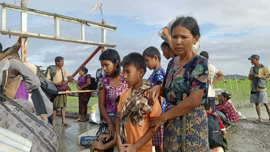 Dunya News Desperate Myanmar villagers scavenge for food as hunger bites