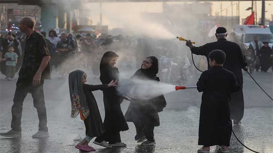 For Shi'ite pilgrims in Iraq's deserts, suffering strengthens faith