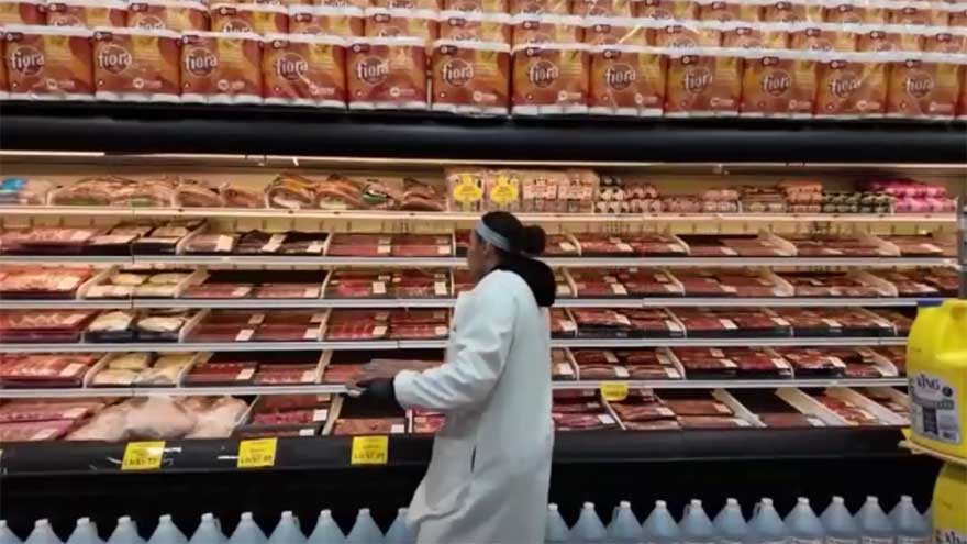 US consumer sentiment weakens in August, inflation expectations rise