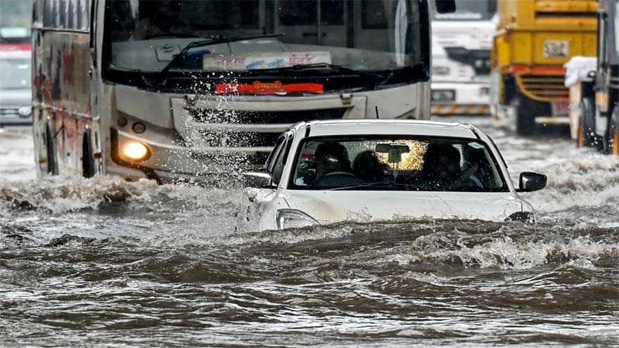Heavy rain disrupts traffic, floods roads in India's Mumbai