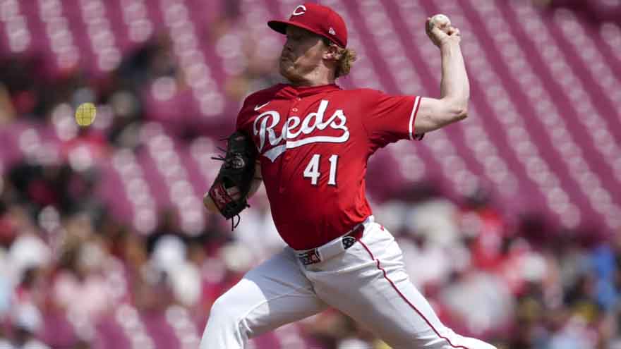 Reds end Brewers' franchise-record, 14-game winning streak on Hays' bases-loaded hit in the 10th