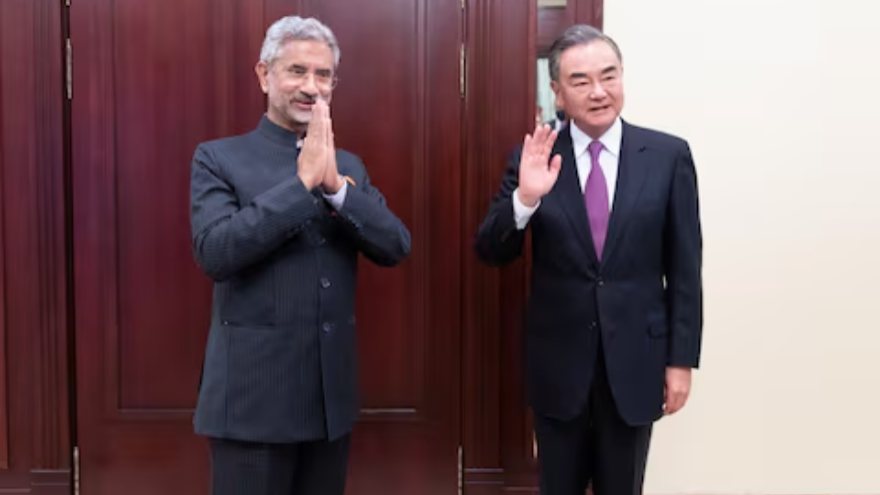 Indian foreign minister stresses on border peace in talks with China's Wang