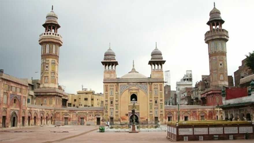 Model, photographer face action for filming at Masjid Wazir Khan