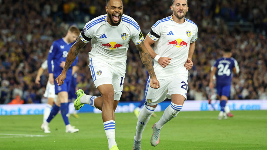 Leeds beat Everton for perfect start to Premier League return