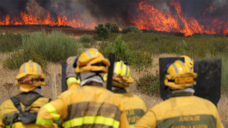 Spanish PM says 'difficult hours' left in wildfire fight