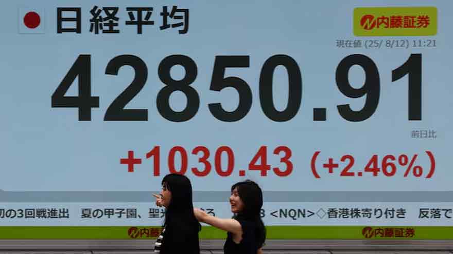 Asian shares choppy as traders await Powell speech
