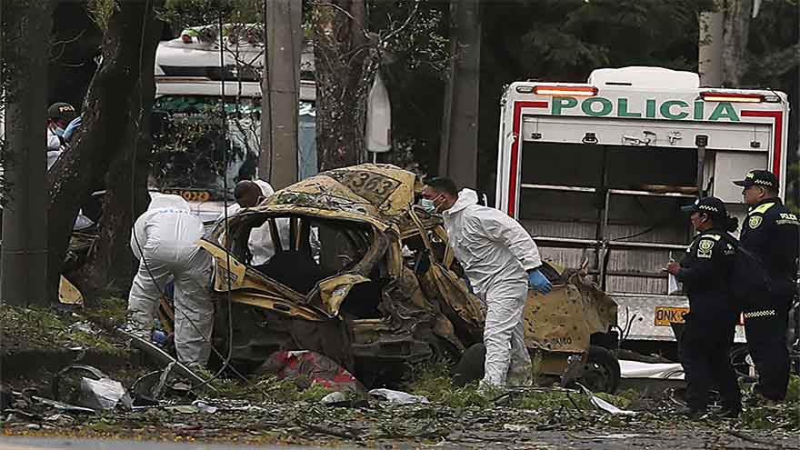 Car bomb and attack on a helicopter in Colombia kill at least 17, including police officers