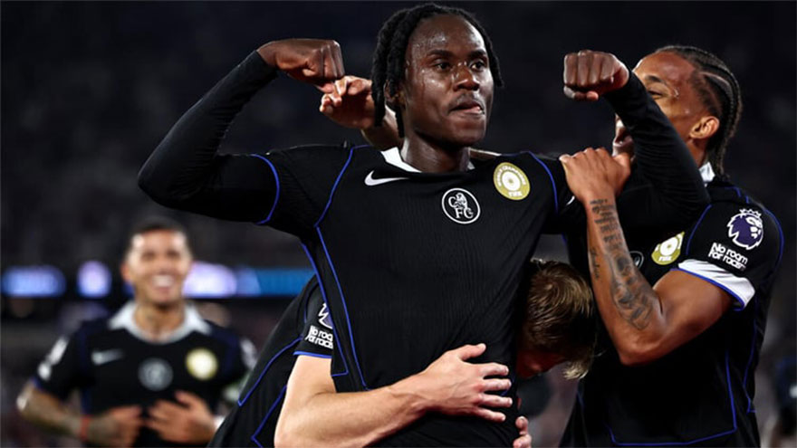 Chelsea thrash West Ham to pile pressure on former boss Potter