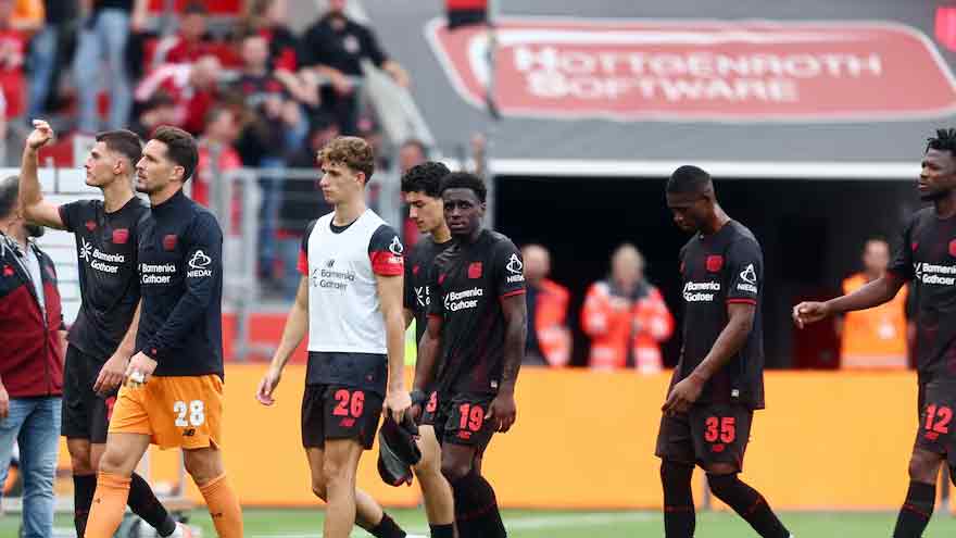 Leverkusen slump at home in Ten Hag's first Bundesliga game