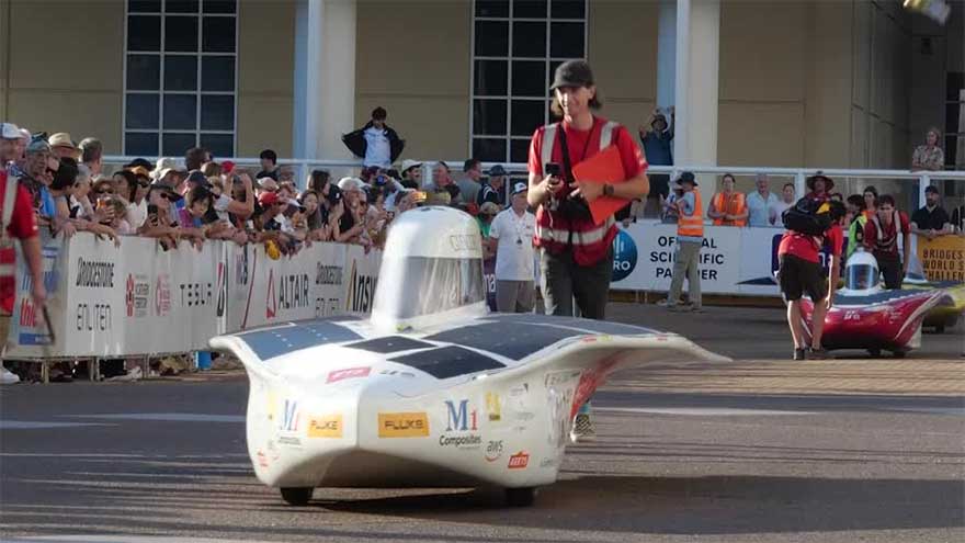 Solar-powered cars begin race through Australian outback