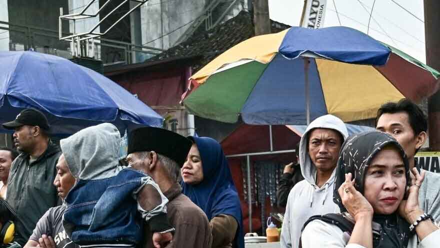 Indonesia turns down ear-splitting 'haram' street parties
