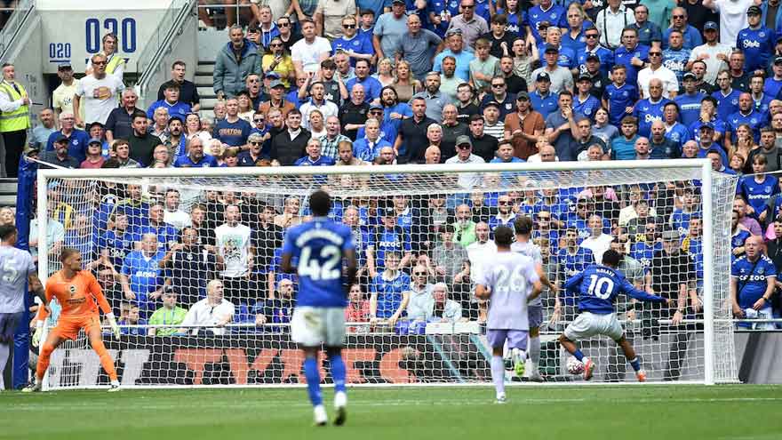 Ndiaye scores first goal in new stadium as Everton beat Brighton