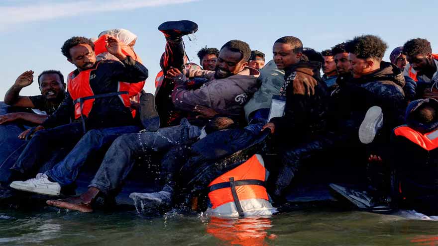 Dunya News UK migrant arrivals on small boats reach new record